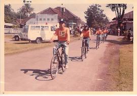 Salah satu rombongan lomba sepeda gembira pada HUT KORPRI ke 17 tahun 1988 di Parasamya