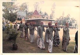 Barisan Pembawa jodang dari Desa Wonokromo Kec. Pleret Kab. Bantul pada Hari jadi Kab. Bantul ke ...