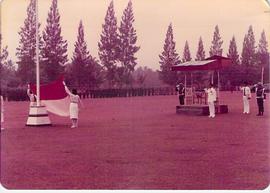 Bendera merah putih siap dikibarkan pada peringatan HUT RI ke 36 di Lapangan Trirenggo Bantul