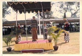 Sri Paduka PA VIII sebagai Inspektur Upacara pada Hari jadi kabupaten Bantul ke 160 di Lapangan T...