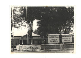 Gedung yang digunakan Bupati Kepala Daerah Tk. II Bantul yang terletak satu Lokasi dengan Gedung ...