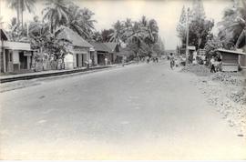 Kondisi jalan selatan Stasiun Bantul difoto dari utara